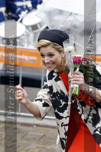 Wemeldinge/Middelburg  30 april 2010
Koningin Beatrix Prins Willem Alexander Prinses Maxima Prins Friso Prinses mabel Wisse Smit Prins Constantijn Prinses laurentien Pieter v Vollenhoven Prinses Margriet Prins Bernhard jr en Prinses Annette Prins Pieter Christiaan Prinses Anita Prins Floris en Prinses Aimee vieren koninginnedag.
Peter Smulders bv