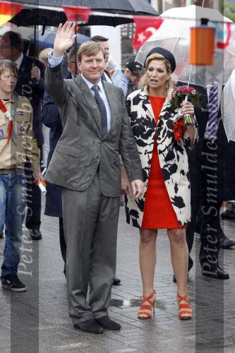 Wemeldinge/Middelburg  30 april 2010
Koningin Beatrix Prins Willem Alexander Prinses Maxima Prins Friso Prinses mabel Wisse Smit Prins Constantijn Prinses laurentien Pieter v Vollenhoven Prinses Margriet Prins Bernhard jr en Prinses Annette Prins Pieter Christiaan Prinses Anita Prins Floris en Prinses Aimee vieren koninginnedag.
Peter Smulders bv