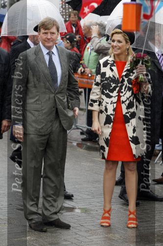 Wemeldinge/Middelburg  30 april 2010
Koningin Beatrix Prins Willem Alexander Prinses Maxima Prins Friso Prinses mabel Wisse Smit Prins Constantijn Prinses laurentien Pieter v Vollenhoven Prinses Margriet Prins Bernhard jr en Prinses Annette Prins Pieter Christiaan Prinses Anita Prins Floris en Prinses Aimee vieren koninginnedag.
Peter Smulders bv