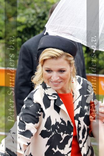 Wemeldinge/Middelburg  30 april 2010
Koningin Beatrix Prins Willem Alexander Prinses Maxima Prins Friso Prinses mabel Wisse Smit Prins Constantijn Prinses laurentien Pieter v Vollenhoven Prinses Margriet Prins Bernhard jr en Prinses Annette Prins Pieter Christiaan Prinses Anita Prins Floris en Prinses Aimee vieren koninginnedag.
Peter Smulders bv