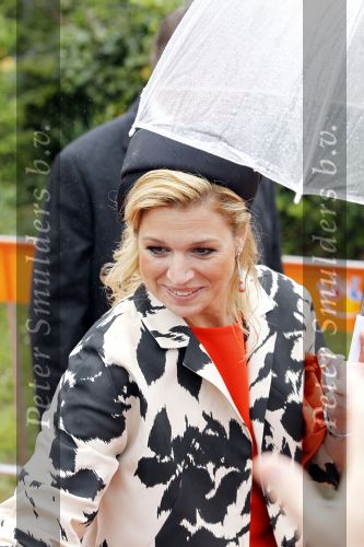Wemeldinge/Middelburg  30 april 2010
Koningin Beatrix Prins Willem Alexander Prinses Maxima Prins Friso Prinses mabel Wisse Smit Prins Constantijn Prinses laurentien Pieter v Vollenhoven Prinses Margriet Prins Bernhard jr en Prinses Annette Prins Pieter Christiaan Prinses Anita Prins Floris en Prinses Aimee vieren koninginnedag.
Peter Smulders bv