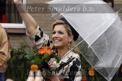 Wemeldinge/Middelburg  30 april 2010
Koningin Beatrix Prins Willem Alexander Prinses Maxima Prins Friso Prinses mabel Wisse Smit Prins Constantijn Prinses laurentien Pieter v Vollenhoven Prinses Margriet Prins Bernhard jr en Prinses Annette Prins Pieter Christiaan Prinses Anita Prins Floris en Prinses Aimee vieren koninginnedag.
Peter Smulders bv