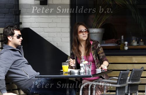 Amsterdam 25 april 2010
Melody Klaver met vriend op terras in amsterdam.
Peter Smulders bv