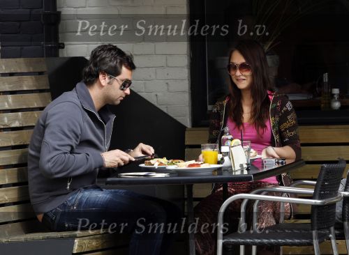 Amsterdam 25 april 2010
Melody Klaver met vriend op terras in amsterdam.
Peter Smulders bv
