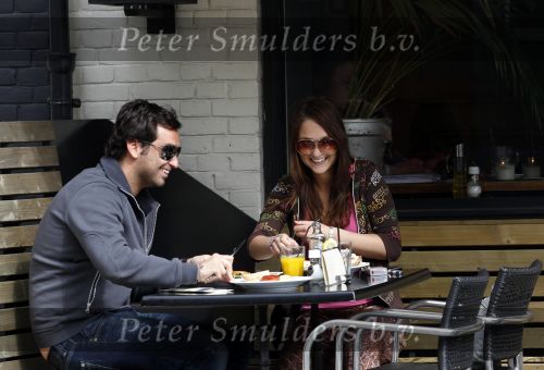 Amsterdam 25 april 2010
Melody Klaver met vriend op terras in amsterdam.
Peter Smulders bv