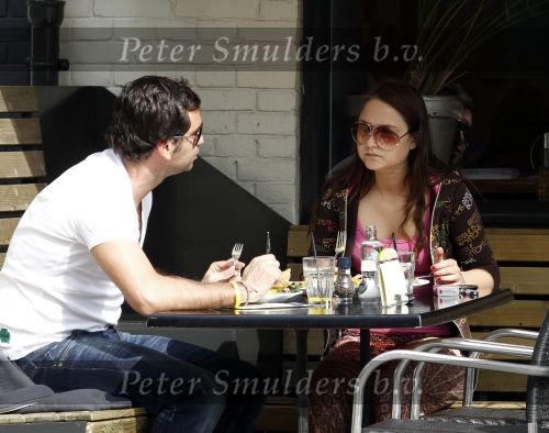 Amsterdam 25 april 2010
Melody Klaver met vriend op terras in amsterdam.
Peter Smulders bv