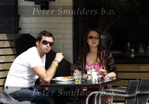 Amsterdam 25 april 2010
Melody Klaver met vriend op terras in amsterdam.
Peter Smulders bv