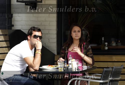 Amsterdam 25 april 2010
Melody Klaver met vriend op terras in amsterdam.
Peter Smulders bv