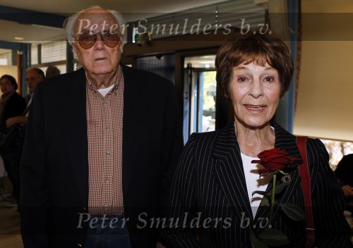 Laren 19 april 2010
Presentatie boek en de 85 e verjaardag van Johnny Kraaijkamp sr in het Rosa Spier huis. Mies Bouwman met Leen Timp
Peter Smulders bv