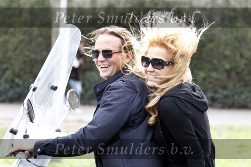 Amsterdam 25 april 2010
Patricia Paay staat doodsangsten uit bij Nicky v Dam achter op zijn vespa scooter.
Peter Smulders bv