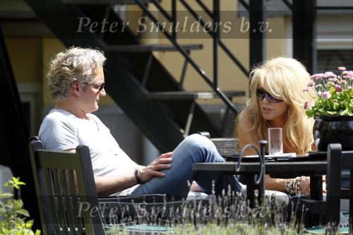 Amsterdam 29 april 2010
Erland Galjaard en Patricia Paay tijdens bespreking op etrras van hotel ivm haar overgang naar RTL4.
Peter Smulders bv