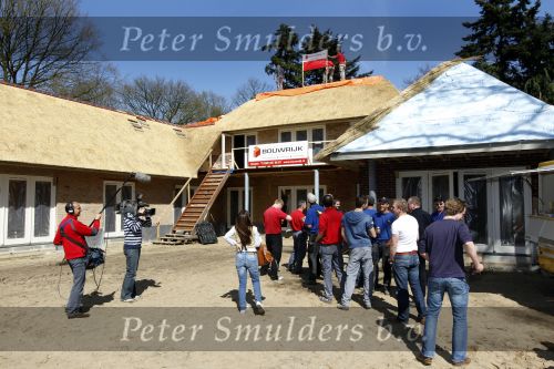 Laren 23 april 2010
Bereiken van het hoogste punt van het huis van Patrick Kluivert en Rossana Kluivert Lima in Laren. Shane en Nino waren ook aanwezig.
Peter Smulders bv