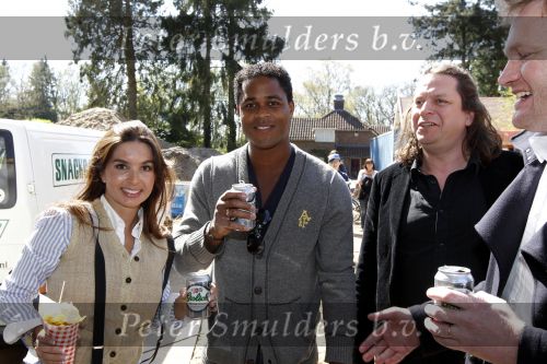 Laren 23 april 2010
Bereiken van het hoogste punt van het huis van Patrick Kluivert en Rossana Kluivert Lima in Laren. Shane en Nino waren ook aanwezig.
Peter Smulders bv