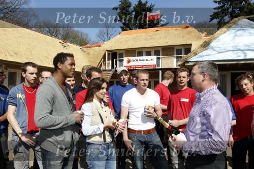 Laren 23 april 2010
Bereiken van het hoogste punt van het huis van Patrick Kluivert en Rossana Kluivert Lima in Laren. Shane en Nino waren ook aanwezig.
Peter Smulders bv