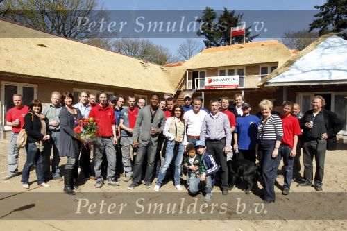 Laren 23 april 2010
Bereiken van het hoogste punt van het huis van Patrick Kluivert en Rossana Kluivert Lima in Laren. Shane en Nino waren ook aanwezig.
Peter Smulders bv