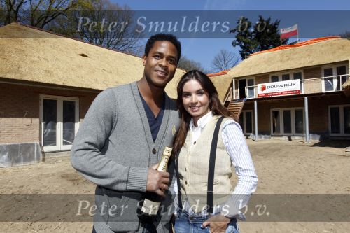 Laren 23 april 2010
Bereiken van het hoogste punt van het huis van Patrick Kluivert en Rossana Kluivert Lima in Laren. Shane en Nino waren ook aanwezig.
Peter Smulders bv