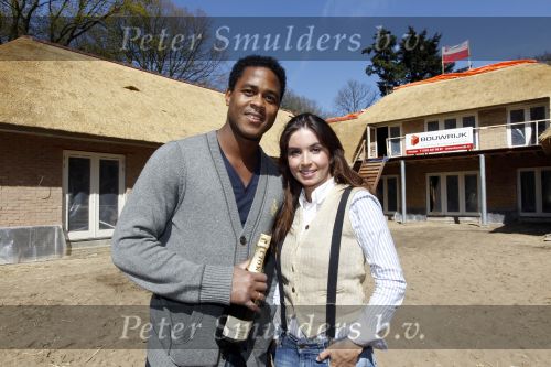 Laren 23 april 2010
Bereiken van het hoogste punt van het huis van Patrick Kluivert en Rossana Kluivert Lima in Laren. Shane en Nino waren ook aanwezig.
Peter Smulders bv