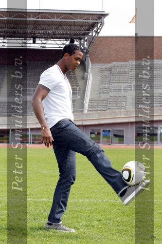 Amsterdam 29 april 2010
Patrick Kluivert gaat tijdens de WK voetbal voor eurosport werken.
De presentatie was in het Olympisch stadion.
Peter Smulders bv