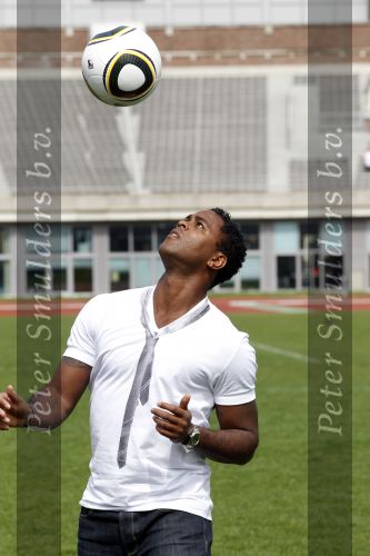 Amsterdam 29 april 2010
Patrick Kluivert gaat tijdens de WK voetbal voor eurosport werken.
De presentatie was in het Olympisch stadion.
Peter Smulders bv