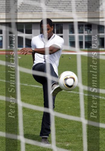 Amsterdam 29 april 2010
Patrick Kluivert gaat tijdens de WK voetbal voor eurosport werken.
De presentatie was in het Olympisch stadion.
Peter Smulders bv