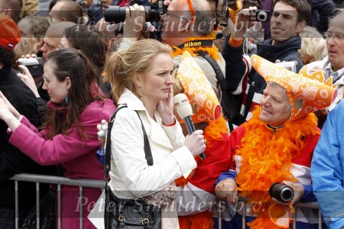 Wemeldinge/Middelburg  30 april 2010
Koningin Beatrix Prins Willem Alexander Prinses Maxima Prins Friso Prinses mabel Wisse Smit Prins Constantijn Prinses laurentien Pieter v Vollenhoven Prinses Margriet Prins Bernhard jr en Prinses Annette Prins Pieter Christiaan Prinses Anita Prins Floris en Prinses Aimee vieren koninginnedag. Vriendin paul Witteman
Peter Smulders bv