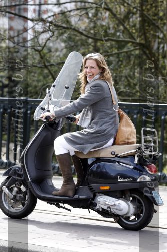 Amsterdam 16 april 2010
Pauline de Wilde op vespa scooter.
Peter Smulders bv