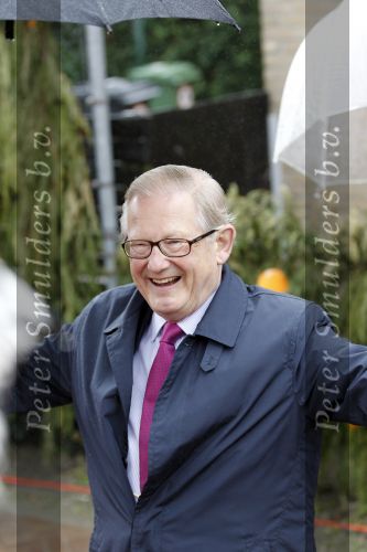 Wemeldinge/Middelburg  30 april 2010
Koningin Beatrix Prins Willem Alexander Prinses Maxima Prins Friso Prinses mabel Wisse Smit Prins Constantijn Prinses laurentien Pieter v Vollenhoven Prinses Margriet Prins Bernhard jr en Prinses Annette Prins Pieter Christiaan Prinses Anita Prins Floris en Prinses Aimee vieren koninginnedag.
Peter Smulders bv