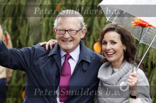 Wemeldinge/Middelburg  30 april 2010
Koningin Beatrix Prins Willem Alexander Prinses Maxima Prins Friso Prinses mabel Wisse Smit Prins Constantijn Prinses laurentien Pieter v Vollenhoven Prinses Margriet Prins Bernhard jr en Prinses Annette Prins Pieter Christiaan Prinses Anita Prins Floris en Prinses Aimee vieren koninginnedag.
Peter Smulders bv