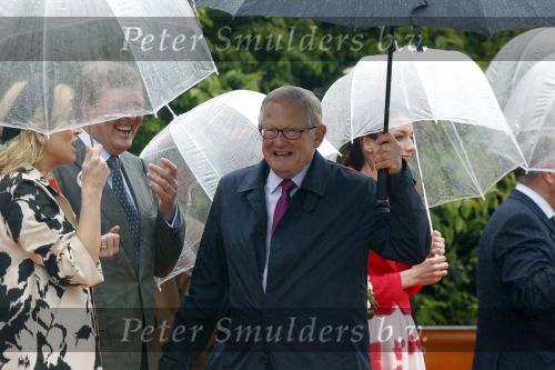 Wemeldinge/Middelburg  30 april 2010
Koningin Beatrix Prins Willem Alexander Prinses Maxima Prins Friso Prinses mabel Wisse Smit Prins Constantijn Prinses laurentien Pieter v Vollenhoven Prinses Margriet Prins Bernhard jr en Prinses Annette Prins Pieter Christiaan Prinses Anita Prins Floris en Prinses Aimee vieren koninginnedag.
Peter Smulders bv