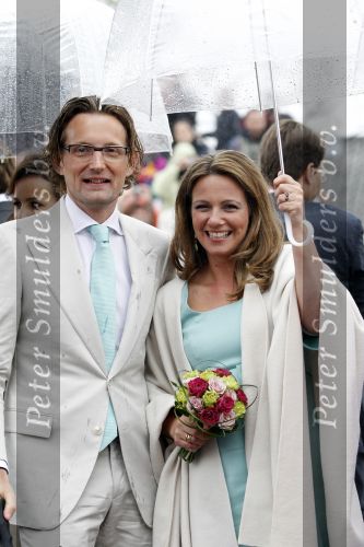 Wemeldinge/Middelburg  30 april 2010
Koningin Beatrix Prins Willem Alexander Prinses Maxima Prins Friso Prinses mabel Wisse Smit Prins Constantijn Prinses laurentien Pieter v Vollenhoven Prinses Margriet Prins Bernhard jr en Prinses Annette Prins Pieter Christiaan Prinses Anita Prins Floris en Prinses Aimee vieren koninginnedag.
Peter Smulders bv