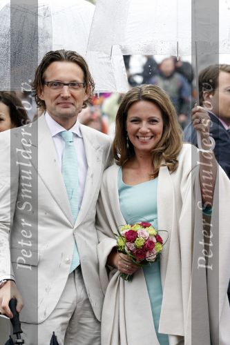 Wemeldinge/Middelburg  30 april 2010
Koningin Beatrix Prins Willem Alexander Prinses Maxima Prins Friso Prinses mabel Wisse Smit Prins Constantijn Prinses laurentien Pieter v Vollenhoven Prinses Margriet Prins Bernhard jr en Prinses Annette Prins Pieter Christiaan Prinses Anita Prins Floris en Prinses Aimee vieren koninginnedag.
Peter Smulders bv