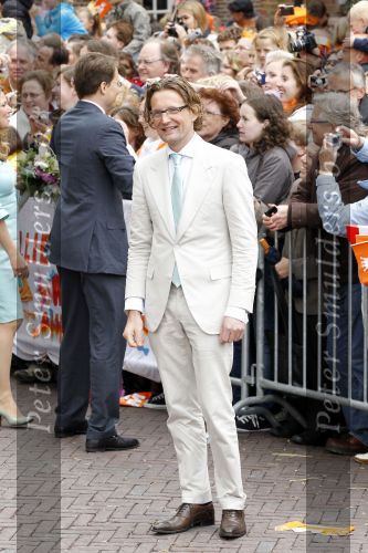 Wemeldinge/Middelburg  30 april 2010
Koningin Beatrix Prins Willem Alexander Prinses Maxima Prins Friso Prinses mabel Wisse Smit Prins Constantijn Prinses laurentien Pieter v Vollenhoven Prinses Margriet Prins Bernhard jr en Prinses Annette Prins Pieter Christiaan Prinses Anita Prins Floris en Prinses Aimee vieren koninginnedag.
Peter Smulders bv