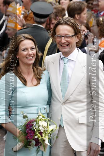 Wemeldinge/Middelburg  30 april 2010
Koningin Beatrix Prins Willem Alexander Prinses Maxima Prins Friso Prinses mabel Wisse Smit Prins Constantijn Prinses laurentien Pieter v Vollenhoven Prinses Margriet Prins Bernhard jr en Prinses Annette Prins Pieter Christiaan Prinses Anita Prins Floris en Prinses Aimee vieren koninginnedag.
Peter Smulders bv