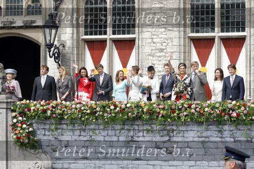 Wemeldinge/Middelburg  30 april 2010
Koningin Beatrix Prins Willem Alexander Prinses Maxima Prins Friso Prinses mabel Wisse Smit Prins Constantijn Prinses laurentien Pieter v Vollenhoven Prinses Margriet Prins Bernhard jr en Prinses Annette Prins Pieter Christiaan Prinses Anita Prins Floris en Prinses Aimee vieren koninginnedag.
Peter Smulders bv