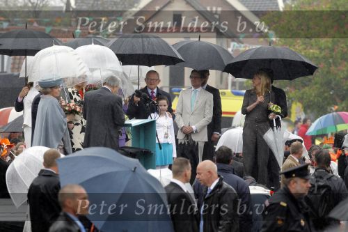 Wemeldinge/Middelburg  30 april 2010
Koningin Beatrix Prins Willem Alexander Prinses Maxima Prins Friso Prinses mabel Wisse Smit Prins Constantijn Prinses laurentien Pieter v Vollenhoven Prinses Margriet Prins Bernhard jr en Prinses Annette Prins Pieter Christiaan Prinses Anita Prins Floris en Prinses Aimee vieren koninginnedag.
Peter Smulders bv