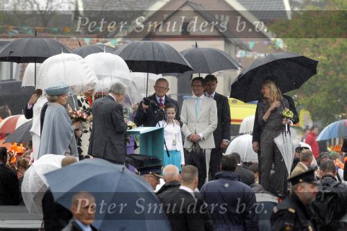 Wemeldinge/Middelburg  30 april 2010
Koningin Beatrix Prins Willem Alexander Prinses Maxima Prins Friso Prinses mabel Wisse Smit Prins Constantijn Prinses laurentien Pieter v Vollenhoven Prinses Margriet Prins Bernhard jr en Prinses Annette Prins Pieter Christiaan Prinses Anita Prins Floris en Prinses Aimee vieren koninginnedag.
Peter Smulders bv