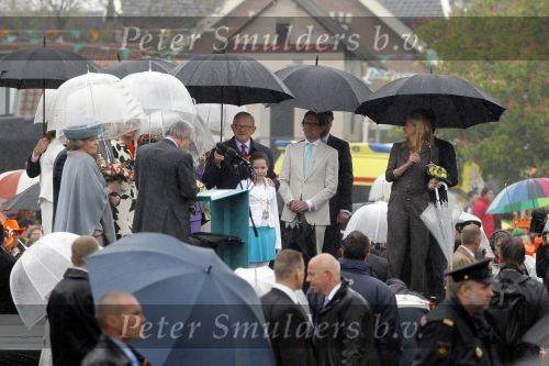 Wemeldinge/Middelburg  30 april 2010
Koningin Beatrix Prins Willem Alexander Prinses Maxima Prins Friso Prinses mabel Wisse Smit Prins Constantijn Prinses laurentien Pieter v Vollenhoven Prinses Margriet Prins Bernhard jr en Prinses Annette Prins Pieter Christiaan Prinses Anita Prins Floris en Prinses Aimee vieren koninginnedag.
Peter Smulders bv