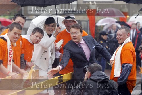 Wemeldinge/Middelburg  30 april 2010
Koningin Beatrix Prins Willem Alexander Prinses Maxima Prins Friso Prinses mabel Wisse Smit Prins Constantijn Prinses laurentien Pieter v Vollenhoven Prinses Margriet Prins Bernhard jr en Prinses Annette Prins Pieter Christiaan Prinses Anita Prins Floris en Prinses Aimee vieren koninginnedag.
Peter Smulders bv