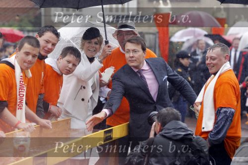 Wemeldinge/Middelburg  30 april 2010
Koningin Beatrix Prins Willem Alexander Prinses Maxima Prins Friso Prinses mabel Wisse Smit Prins Constantijn Prinses laurentien Pieter v Vollenhoven Prinses Margriet Prins Bernhard jr en Prinses Annette Prins Pieter Christiaan Prinses Anita Prins Floris en Prinses Aimee vieren koninginnedag.
Peter Smulders bv