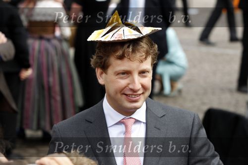 Wemeldinge/Middelburg  30 april 2010
Koningin Beatrix Prins Willem Alexander Prinses Maxima Prins Friso Prinses mabel Wisse Smit Prins Constantijn Prinses laurentien Pieter v Vollenhoven Prinses Margriet Prins Bernhard jr en Prinses Annette Prins Pieter Christiaan Prinses Anita Prins Floris en Prinses Aimee vieren koninginnedag.
Peter Smulders bv