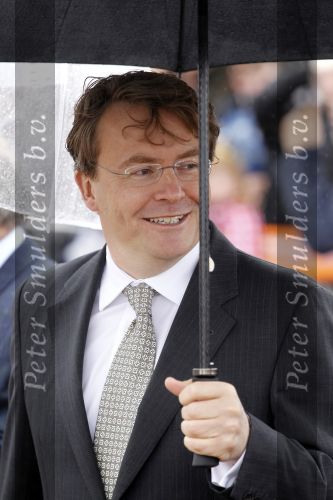 Wemeldinge/Middelburg  30 april 2010
Koningin Beatrix Prins Willem Alexander Prinses Maxima Prins Friso Prinses mabel Wisse Smit Prins Constantijn Prinses laurentien Pieter v Vollenhoven Prinses Margriet Prins Bernhard jr en Prinses Annette Prins Pieter Christiaan Prinses Anita Prins Floris en Prinses Aimee vieren koninginnedag.
Peter Smulders bv