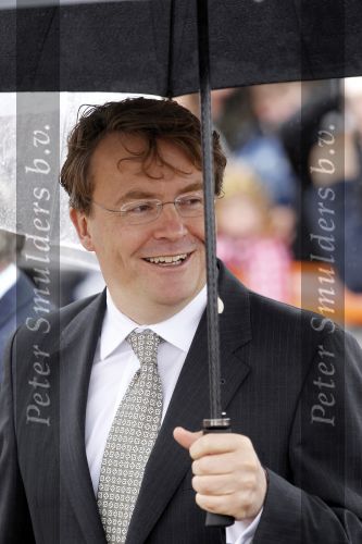 Wemeldinge/Middelburg  30 april 2010
Koningin Beatrix Prins Willem Alexander Prinses Maxima Prins Friso Prinses mabel Wisse Smit Prins Constantijn Prinses laurentien Pieter v Vollenhoven Prinses Margriet Prins Bernhard jr en Prinses Annette Prins Pieter Christiaan Prinses Anita Prins Floris en Prinses Aimee vieren koninginnedag.
Peter Smulders bv