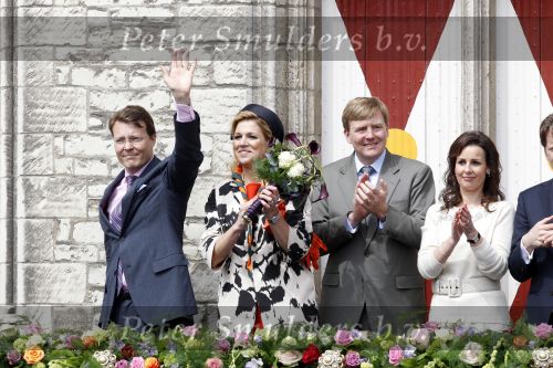 Wemeldinge/Middelburg  30 april 2010
Koningin Beatrix Prins Willem Alexander Prinses Maxima Prins Friso Prinses mabel Wisse Smit Prins Constantijn Prinses laurentien Pieter v Vollenhoven Prinses Margriet Prins Bernhard jr en Prinses Annette Prins Pieter Christiaan Prinses Anita Prins Floris en Prinses Aimee vieren koninginnedag.
Peter Smulders bv