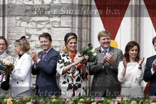 Wemeldinge/Middelburg  30 april 2010
Koningin Beatrix Prins Willem Alexander Prinses Maxima Prins Friso Prinses mabel Wisse Smit Prins Constantijn Prinses laurentien Pieter v Vollenhoven Prinses Margriet Prins Bernhard jr en Prinses Annette Prins Pieter Christiaan Prinses Anita Prins Floris en Prinses Aimee vieren koninginnedag.
Peter Smulders bv