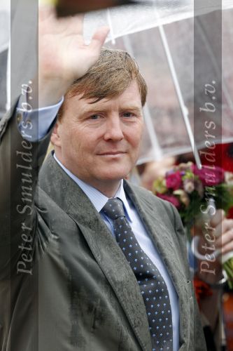 Wemeldinge/Middelburg  30 april 2010
Koningin Beatrix Prins Willem Alexander Prinses Maxima Prins Friso Prinses mabel Wisse Smit Prins Constantijn Prinses laurentien Pieter v Vollenhoven Prinses Margriet Prins Bernhard jr en Prinses Annette Prins Pieter Christiaan Prinses Anita Prins Floris en Prinses Aimee vieren koninginnedag.
Peter Smulders bv