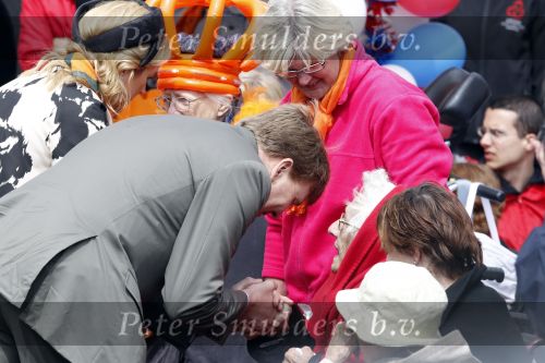 Wemeldinge/Middelburg  30 april 2010
Koningin Beatrix Prins Willem Alexander Prinses Maxima Prins Friso Prinses mabel Wisse Smit Prins Constantijn Prinses laurentien Pieter v Vollenhoven Prinses Margriet Prins Bernhard jr en Prinses Annette Prins Pieter Christiaan Prinses Anita Prins Floris en Prinses Aimee vieren koninginnedag.
Peter Smulders bv
