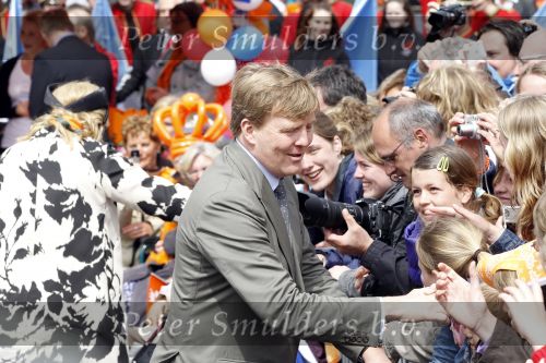 Wemeldinge/Middelburg  30 april 2010
Koningin Beatrix Prins Willem Alexander Prinses Maxima Prins Friso Prinses mabel Wisse Smit Prins Constantijn Prinses laurentien Pieter v Vollenhoven Prinses Margriet Prins Bernhard jr en Prinses Annette Prins Pieter Christiaan Prinses Anita Prins Floris en Prinses Aimee vieren koninginnedag.
Peter Smulders bv