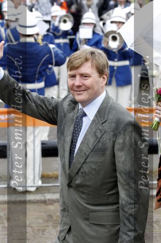 Wemeldinge/Middelburg  30 april 2010
Koningin Beatrix Prins Willem Alexander Prinses Maxima Prins Friso Prinses mabel Wisse Smit Prins Constantijn Prinses laurentien Pieter v Vollenhoven Prinses Margriet Prins Bernhard jr en Prinses Annette Prins Pieter Christiaan Prinses Anita Prins Floris en Prinses Aimee vieren koninginnedag.
Peter Smulders bv