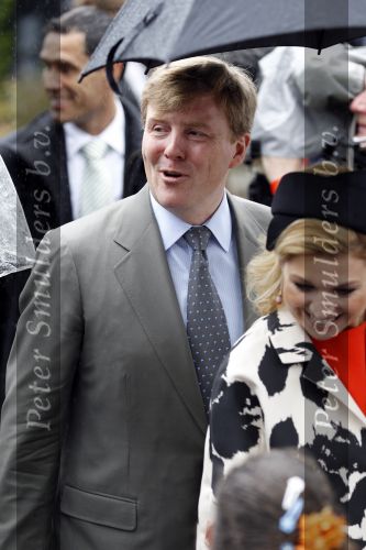 Wemeldinge/Middelburg  30 april 2010
Koningin Beatrix Prins Willem Alexander Prinses Maxima Prins Friso Prinses mabel Wisse Smit Prins Constantijn Prinses laurentien Pieter v Vollenhoven Prinses Margriet Prins Bernhard jr en Prinses Annette Prins Pieter Christiaan Prinses Anita Prins Floris en Prinses Aimee vieren koninginnedag.
Peter Smulders bv