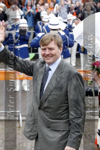Wemeldinge/Middelburg  30 april 2010
Koningin Beatrix Prins Willem Alexander Prinses Maxima Prins Friso Prinses mabel Wisse Smit Prins Constantijn Prinses laurentien Pieter v Vollenhoven Prinses Margriet Prins Bernhard jr en Prinses Annette Prins Pieter Christiaan Prinses Anita Prins Floris en Prinses Aimee vieren koninginnedag.
Peter Smulders bv